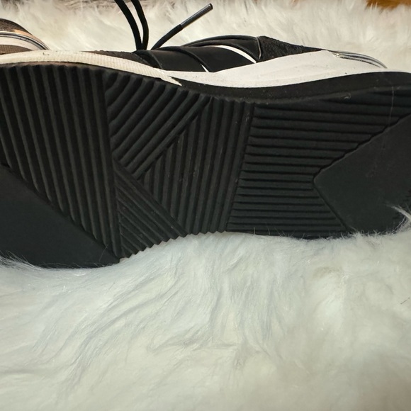 Micheal Kors sneakers worn once - Picture 3 of 4